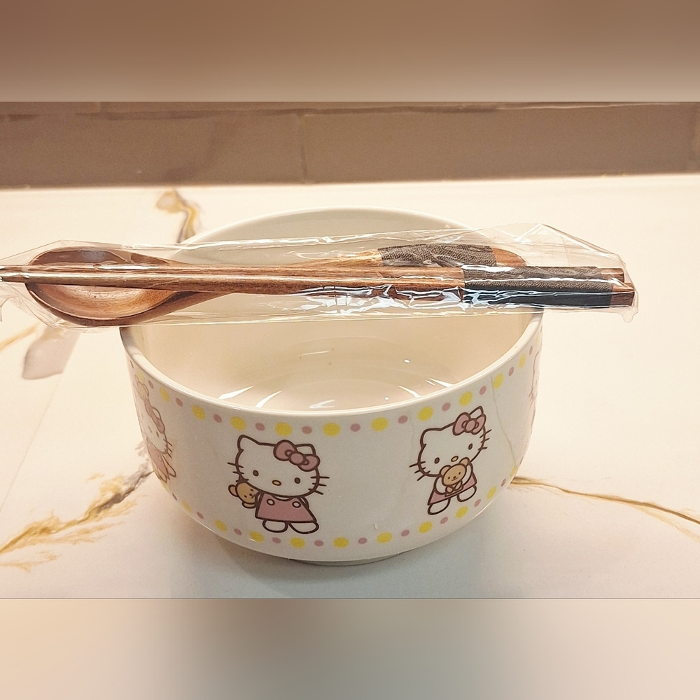 Hello Kitty Ramen Bowl with Chopsticks & Spoon NWT